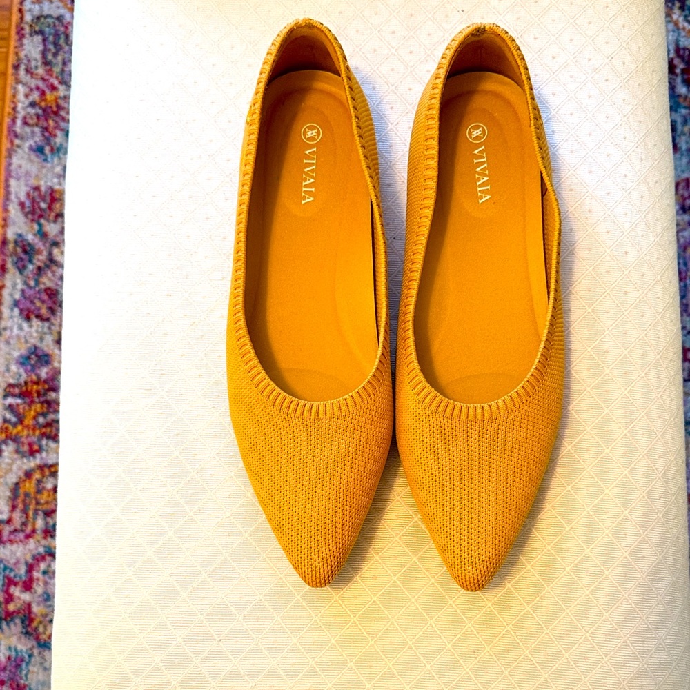 VIVAIA Women's Mustard Flats